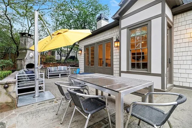 a view of a dinning table and chairs in the patio