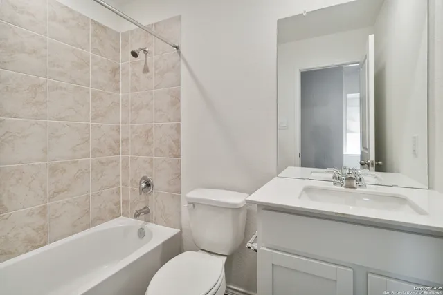 a view of utility room