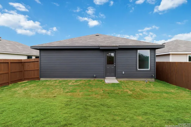 a view of a hall with an empty wall