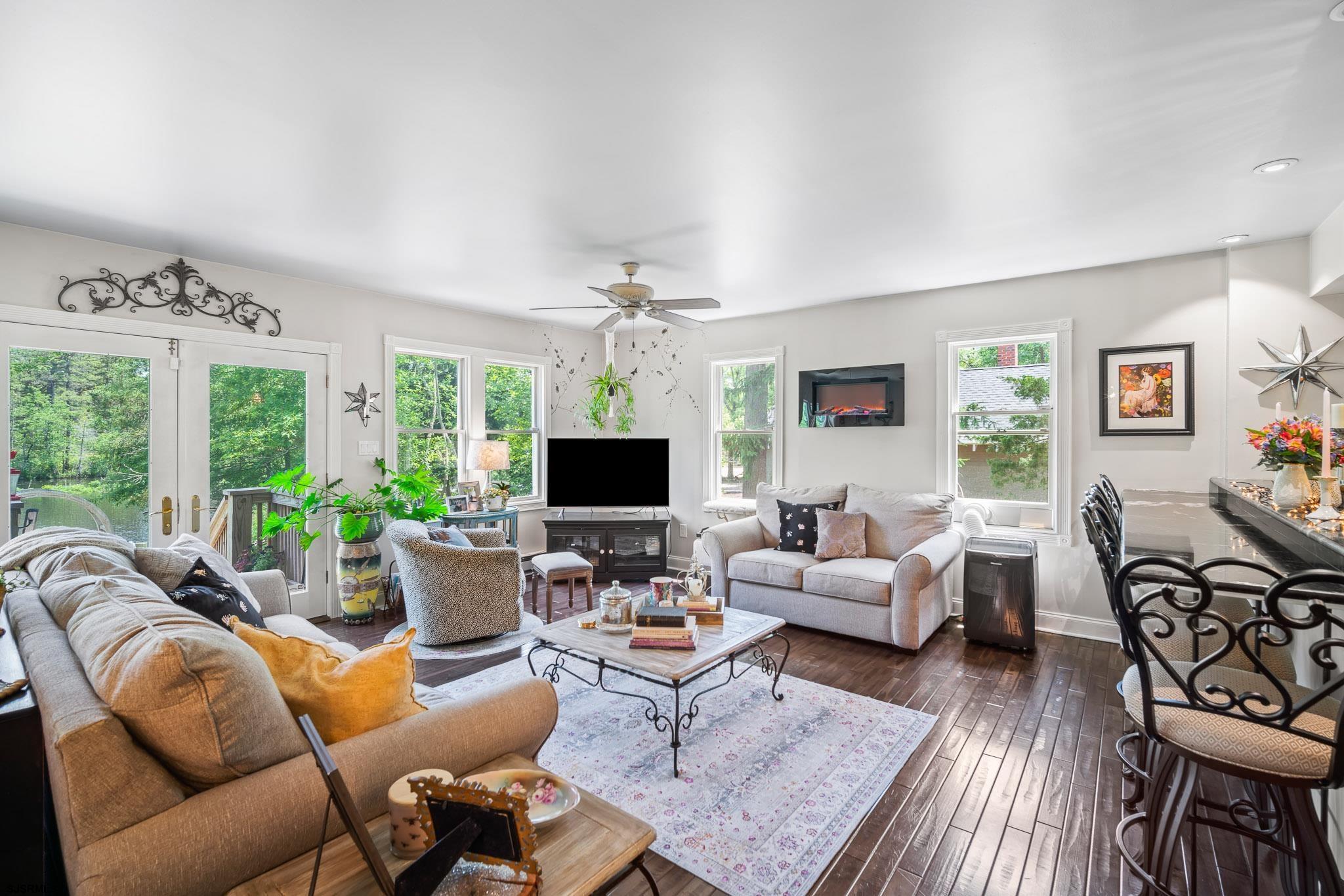 4646 Riverside Drive Sweetwater, NJ 08037 - Photo 40 of 55 a living room with furniture and a flat screen tv