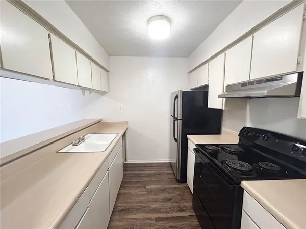 $800 | 2401 Yorkstown Drive, Unit 212, Ennis, TX 75119