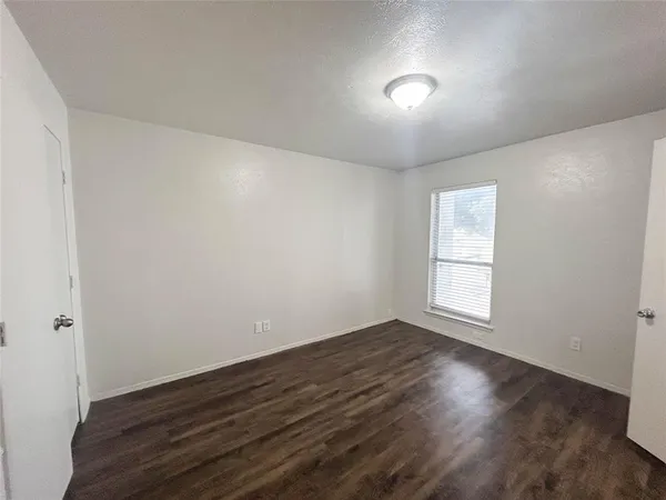 $800 | 2401 Yorkstown Drive, Unit 212, Ennis, TX 75119