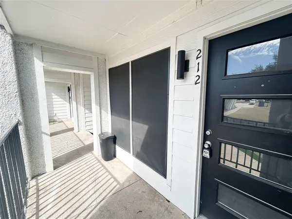 $800 | 2401 Yorkstown Drive, Unit 212, Ennis, TX 75119