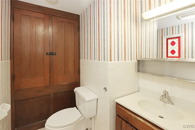 $349,900 | 304 Cornwall Drive, DeWitt, NY 13214