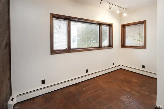 $349,900 | 304 Cornwall Drive, DeWitt, NY 13214