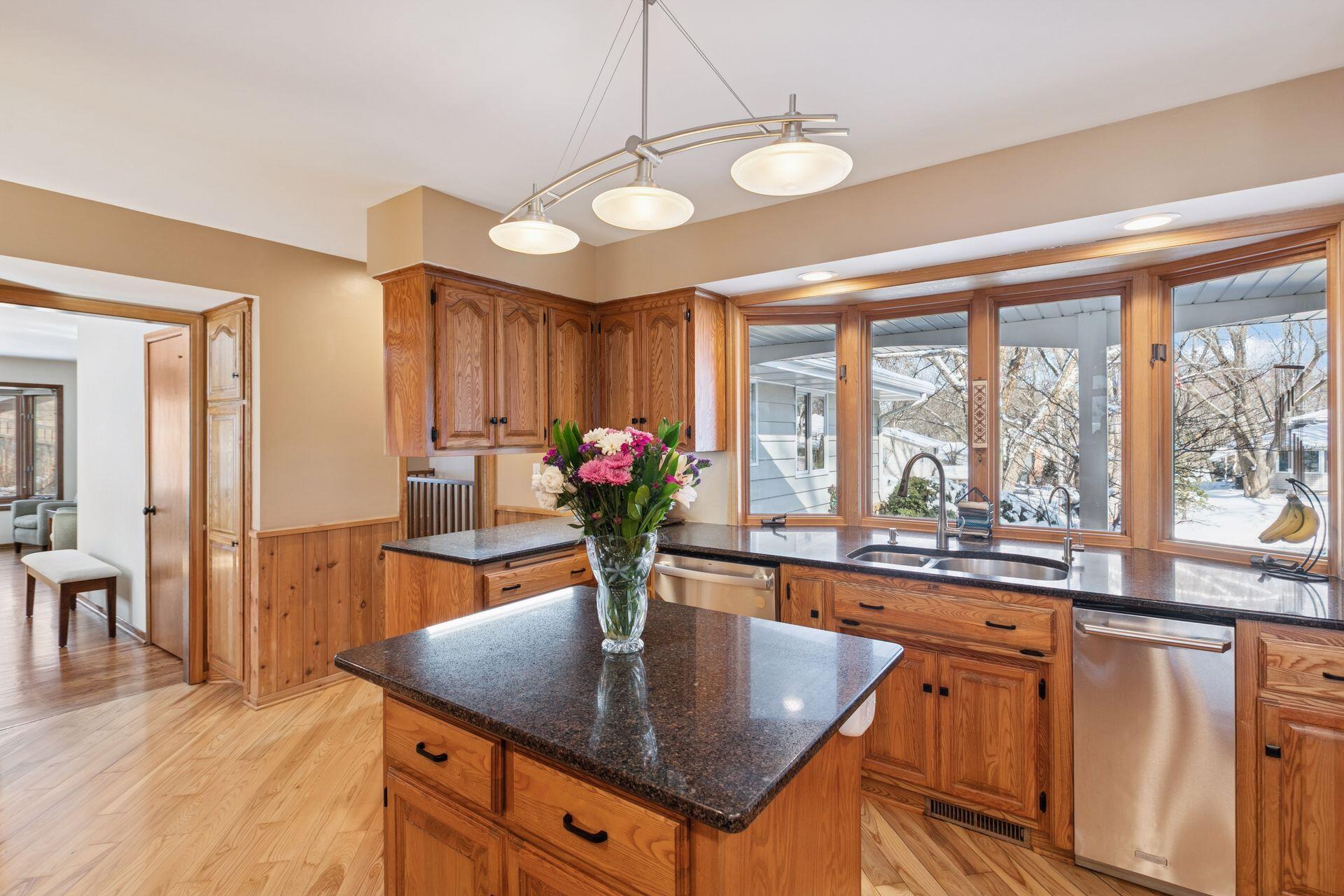 5833 Creek Valley Road Edina, MN 55439 - Photo 15 of 63 Gallery Image 15