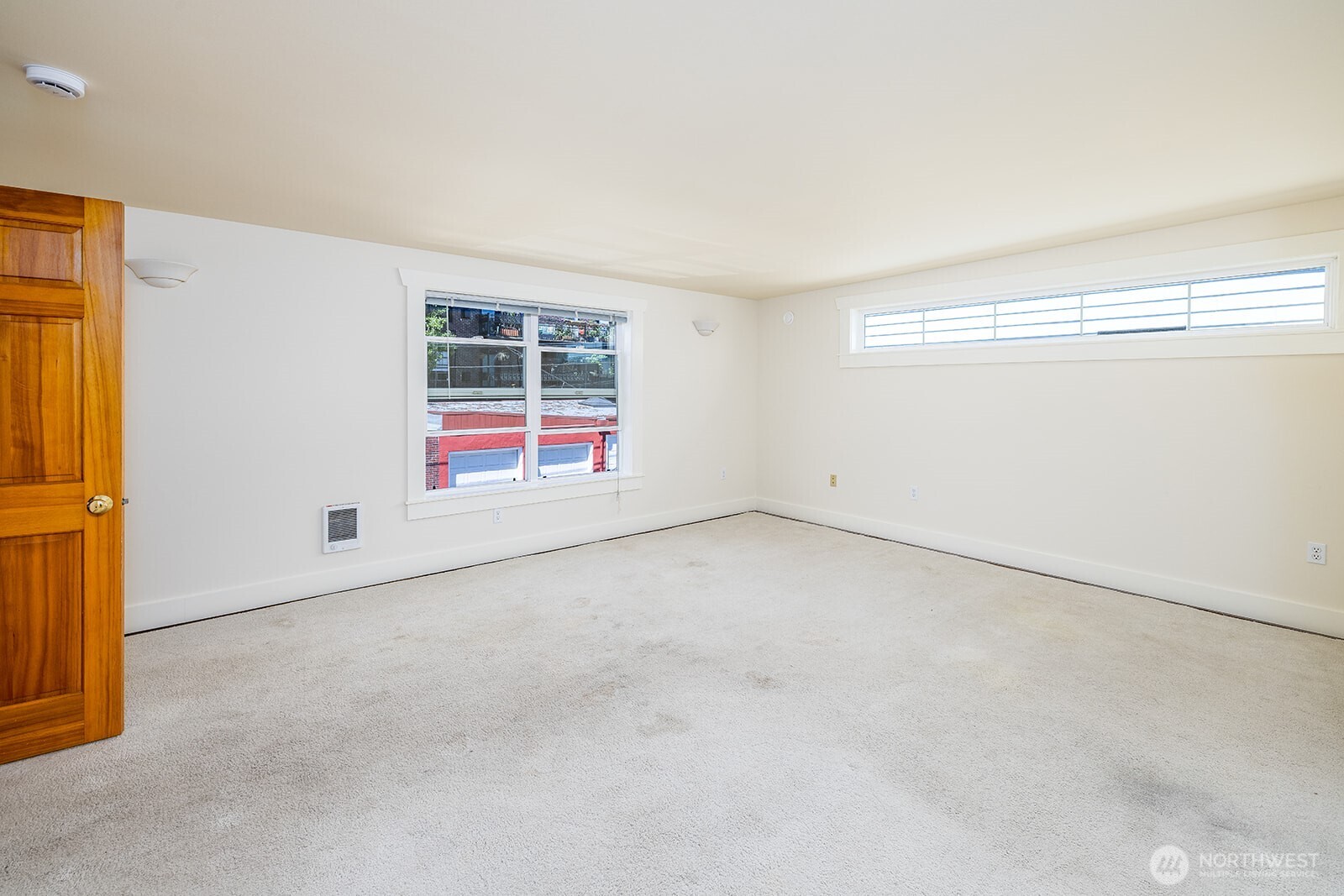 1111 18th Avenue Seattle, WA 98122 - Photo 31 of 40 an empty room with windows