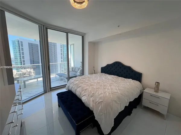 $8,400 | 851 Northeast 1st Avenue, Unit 3903, Miami, FL 33132