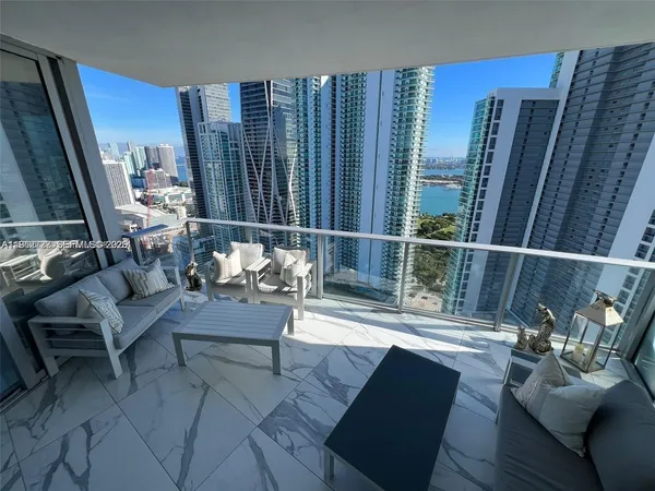 $8,400 | 851 Northeast 1st Avenue, Unit 3903, Miami, FL 33132