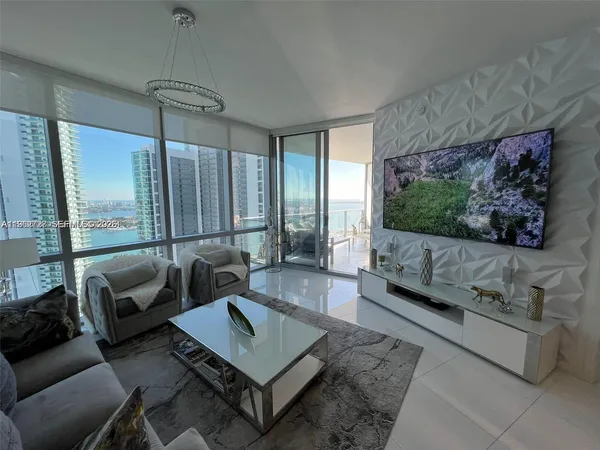 $8,400 | 851 Northeast 1st Avenue, Unit 3903, Miami, FL 33132