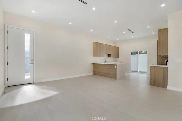 $3,500 | 10327 Wish Granada Hills, Unit 1/2, Granada Hills, CA 91344