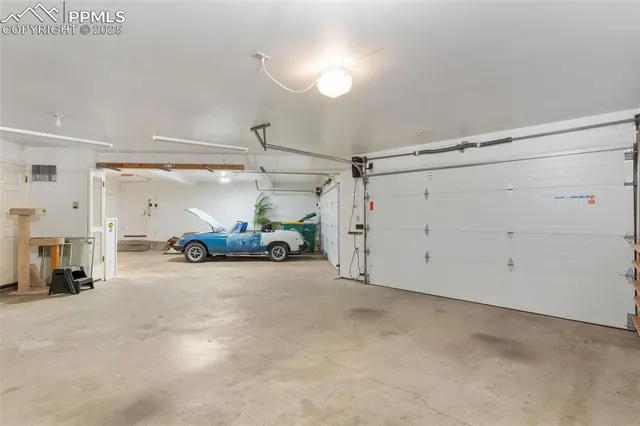 a view of a garage