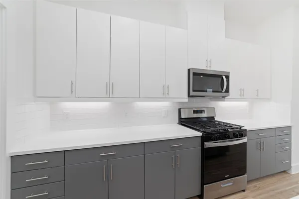 $3,000 | 2103 Holman Street, Houston, TX 77004