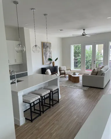 $3,800 | 2103 Holman Street, Houston, TX 77004