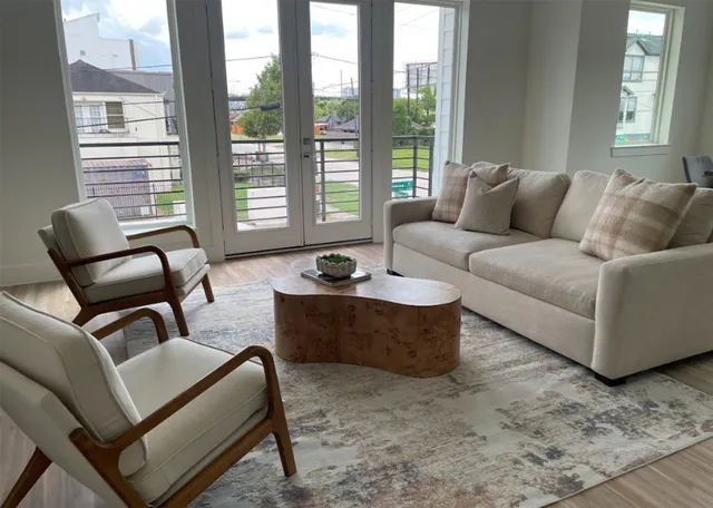 $3,800 | 2103 Holman Street, Houston, TX 77004