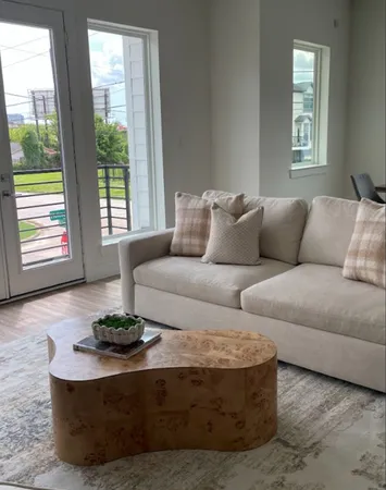 $3,000 | 2103 Holman Street, Houston, TX 77004