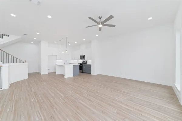 $3,000 | 2103 Holman Street, Houston, TX 77004