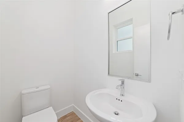 $3,000 | 2103 Holman Street, Houston, TX 77004