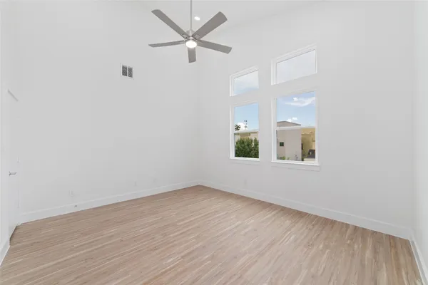 $3,000 | 2103 Holman Street, Houston, TX 77004