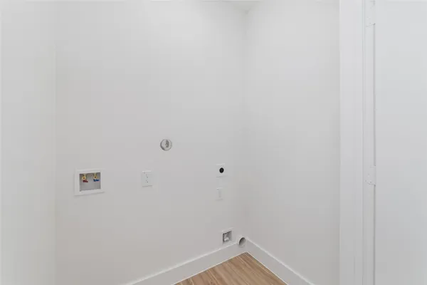 $3,000 | 2103 Holman Street, Houston, TX 77004