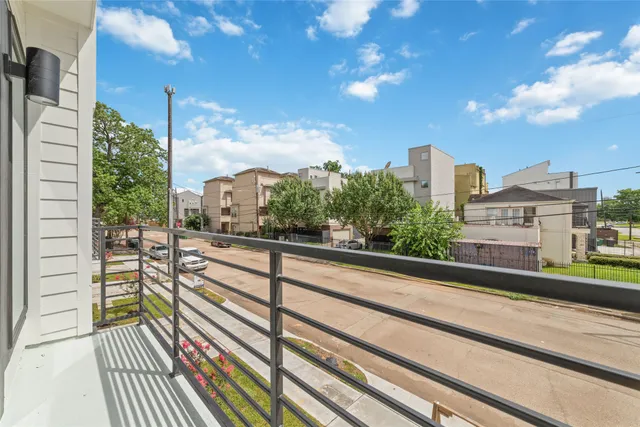 $3,800 | 2103 Holman Street, Houston, TX 77004