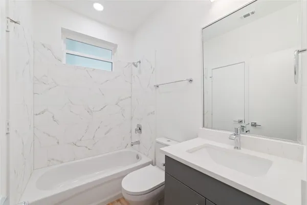 $3,000 | 2103 Holman Street, Houston, TX 77004