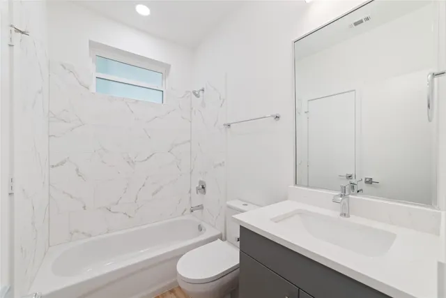 $3,800 | 2103 Holman Street, Houston, TX 77004