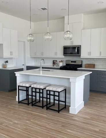 $3,800 | 2103 Holman Street, Houston, TX 77004