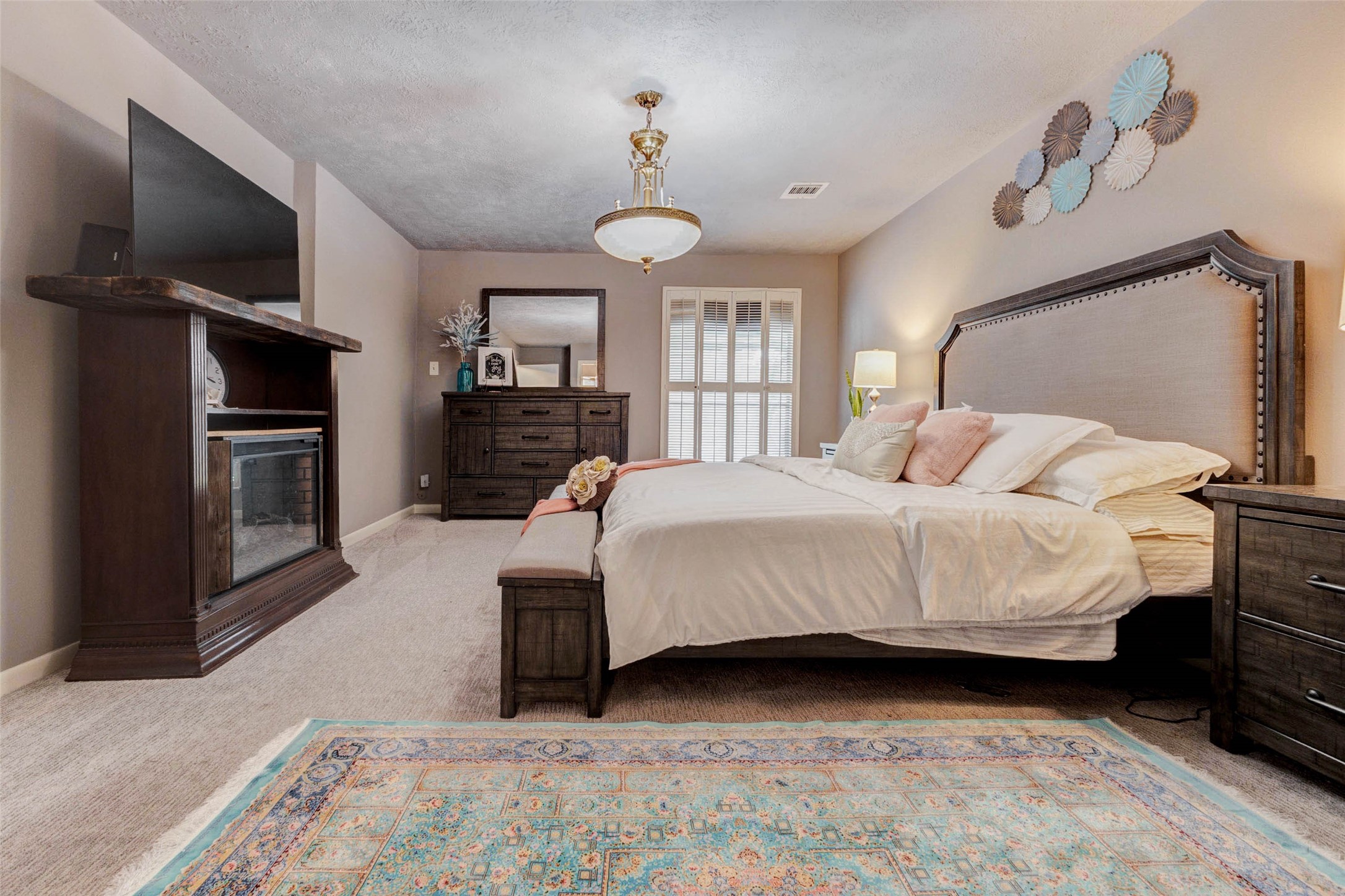 202 Old Bridge Lake Street Houston, TX 77069 - Photo 19 of 27 a bedroom with a bed and a television on desk