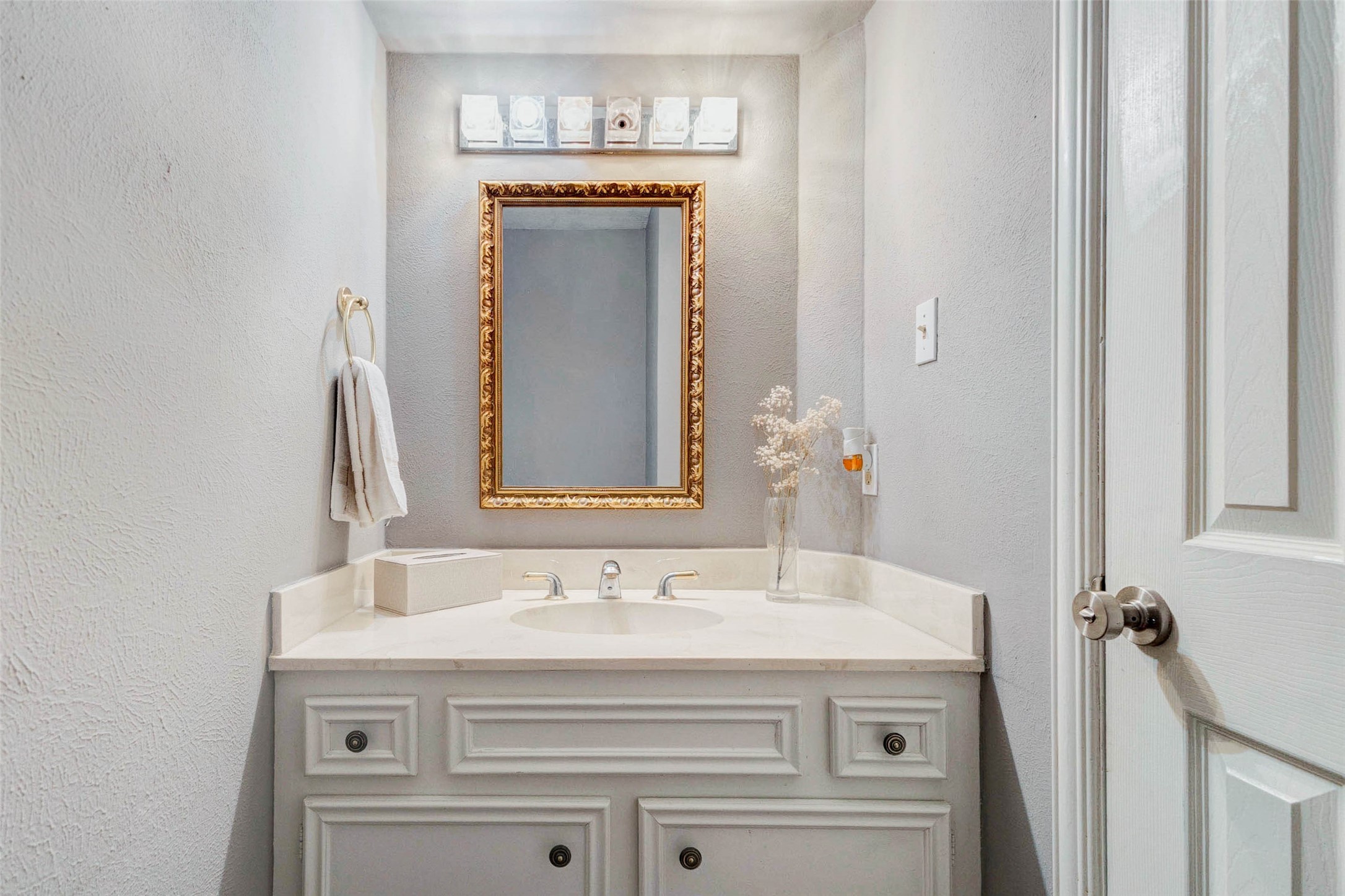 202 Old Bridge Lake Street Houston, TX 77069 - Photo 21 of 27 a bathroom with a sink and a mirror