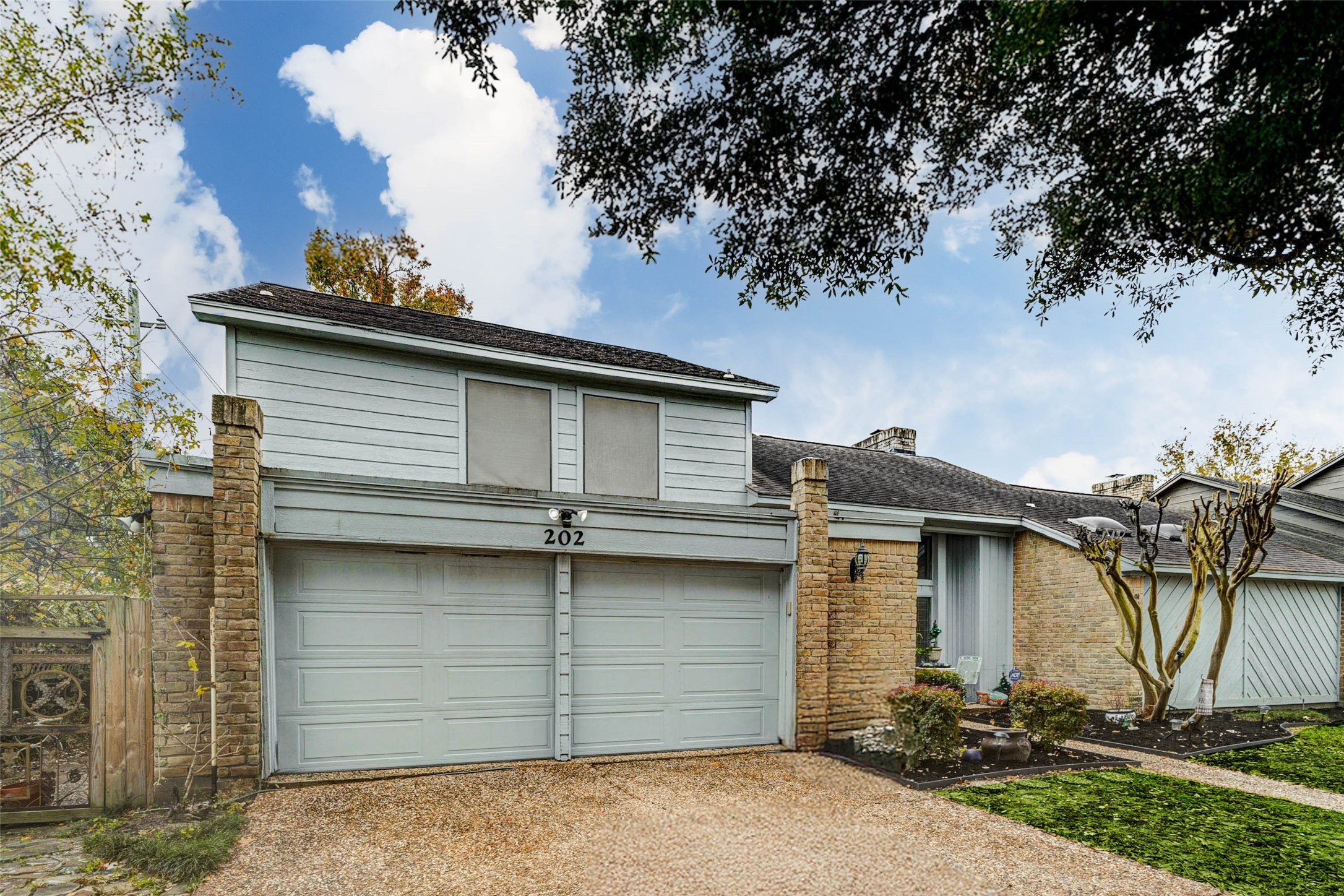 202 Old Bridge Lake Street Houston, TX 77069 - Photo 23 of 27 a small white building with a outdoor space