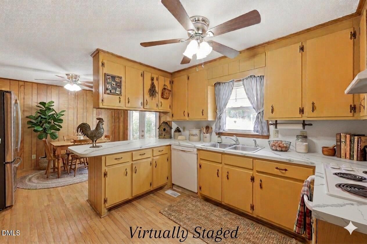 609 Canterbury Road Sanford, NC 27330 - Photo 4 of 38 Kitchen