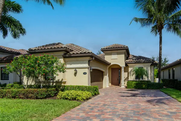 $699,000 | 2990 Aviamar Circle, Naples, FL 34114