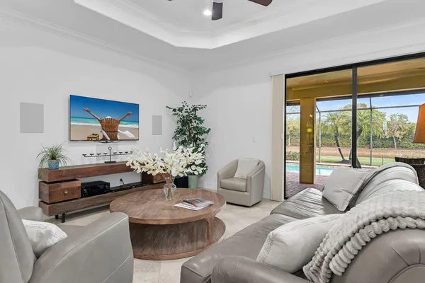 $699,000 | 2990 Aviamar Circle, Naples, FL 34114