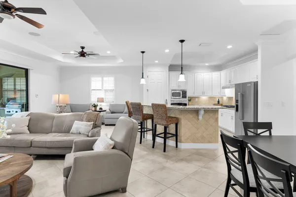 $699,000 | 2990 Aviamar Circle, Naples, FL 34114