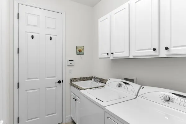 $699,000 | 2990 Aviamar Circle, Naples, FL 34114