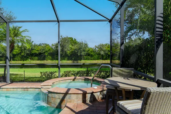 $699,000 | 2990 Aviamar Circle, Naples, FL 34114