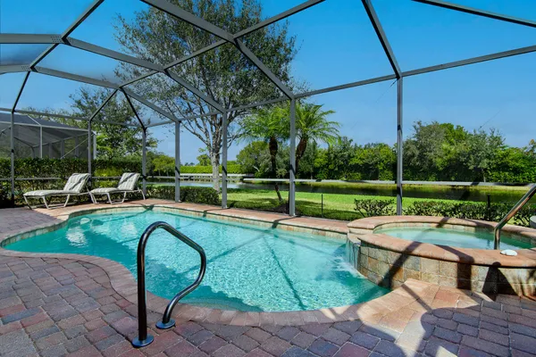 $699,000 | 2990 Aviamar Circle, Naples, FL 34114