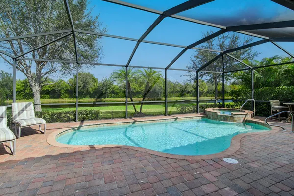 $699,000 | 2990 Aviamar Circle, Naples, FL 34114