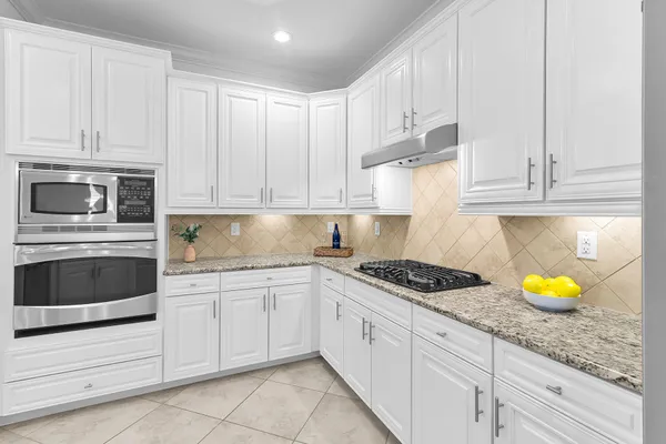 $699,000 | 2990 Aviamar Circle, Naples, FL 34114