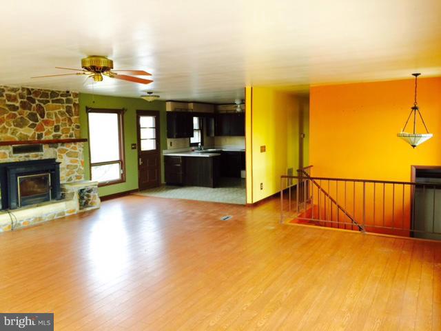 1551 Bloom Road Westminster, MD 21157 - Photo 5 of 27 Living Room