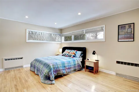 $1,599,000 | 16 Arbor Road, East Hills, NY 11577