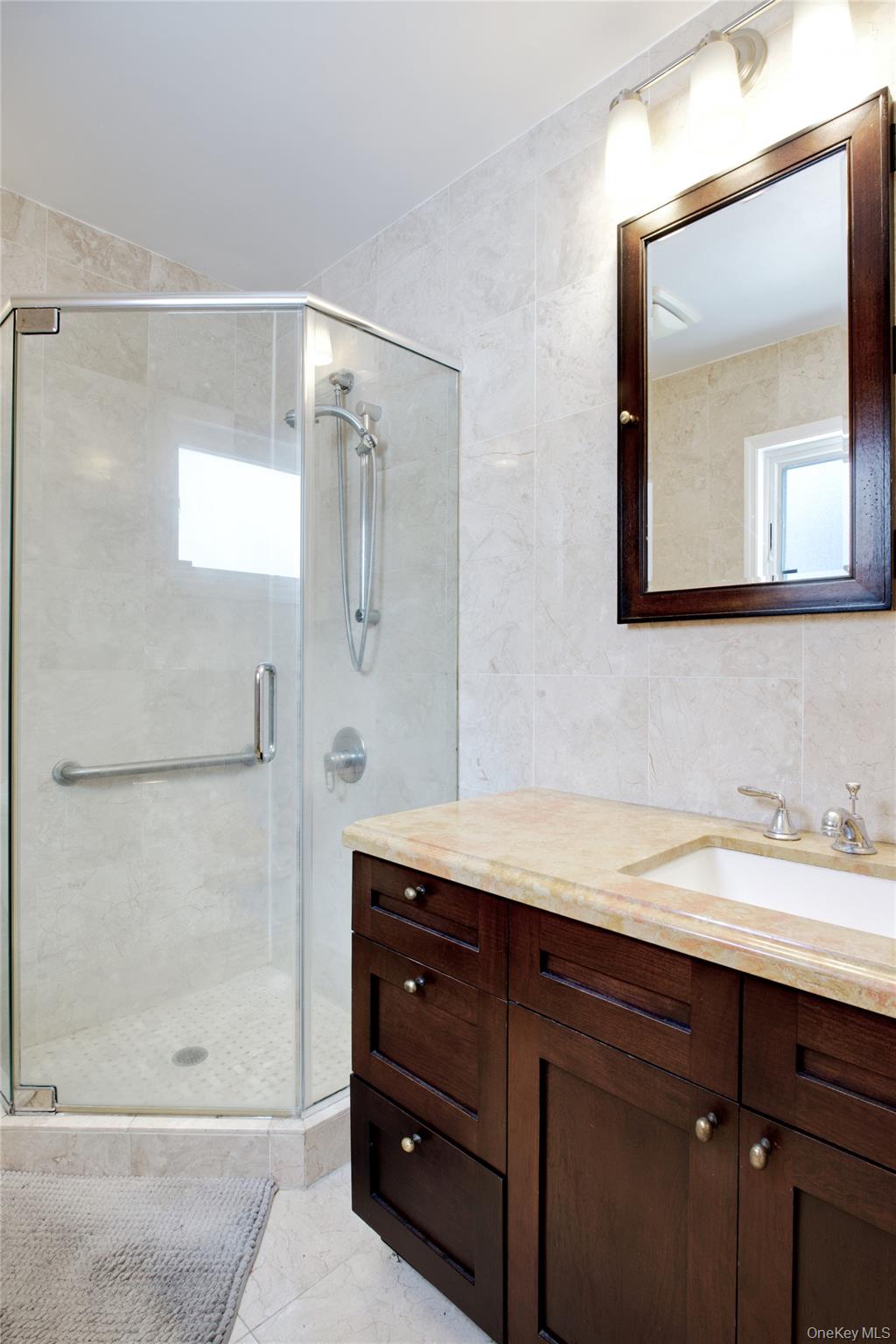 16 Arbor Road East Hills, NY 11577 - Photo 12 of 23