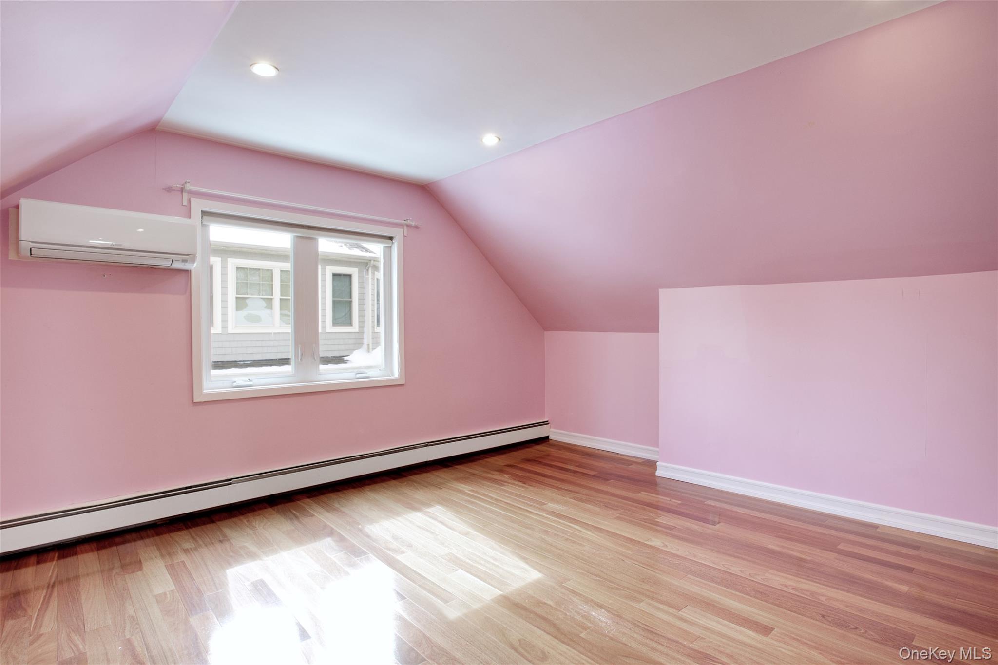 16 Arbor Road East Hills, NY 11577 - Photo 15 of 23