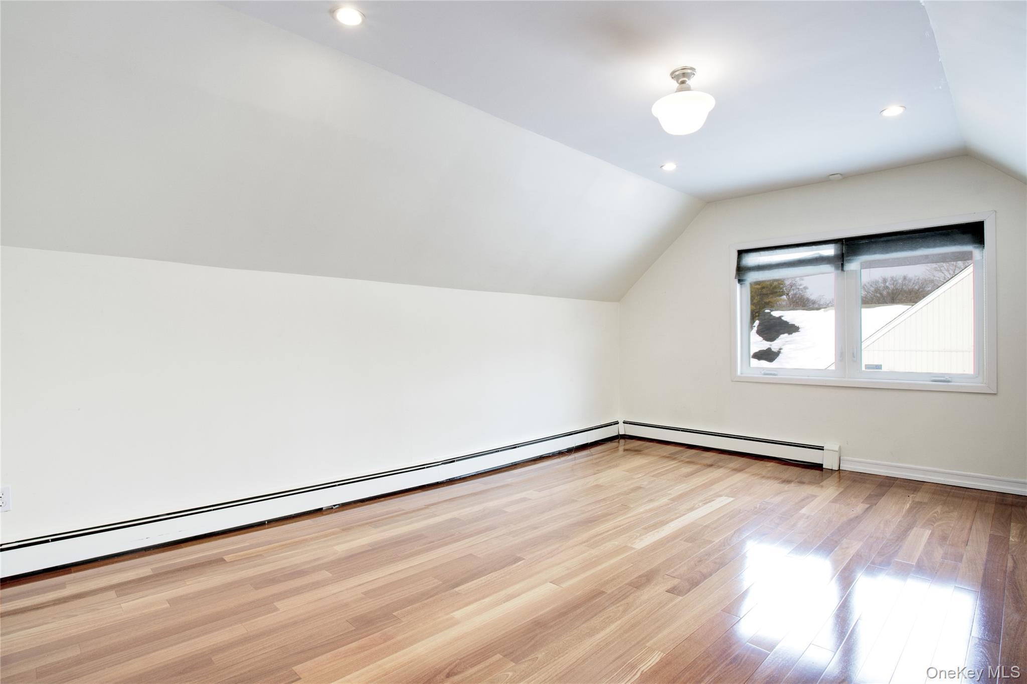 16 Arbor Road East Hills, NY 11577 - Photo 16 of 23