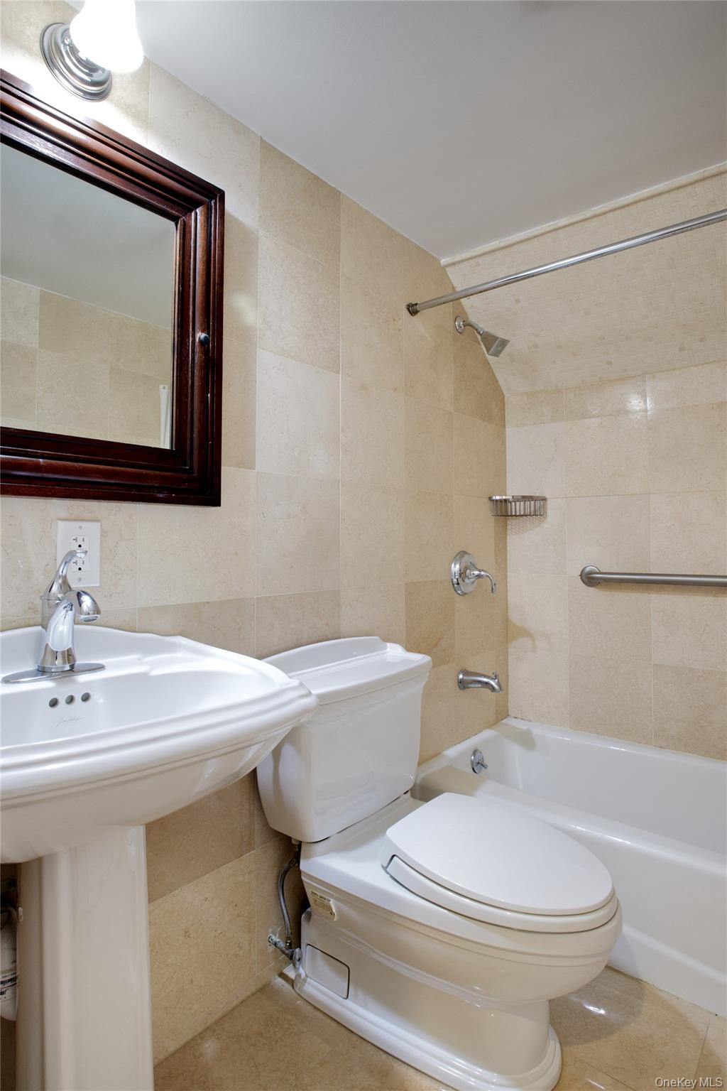 16 Arbor Road East Hills, NY 11577 - Photo 17 of 23