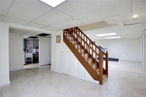 $1,599,000 | 16 Arbor Road, East Hills, NY 11577