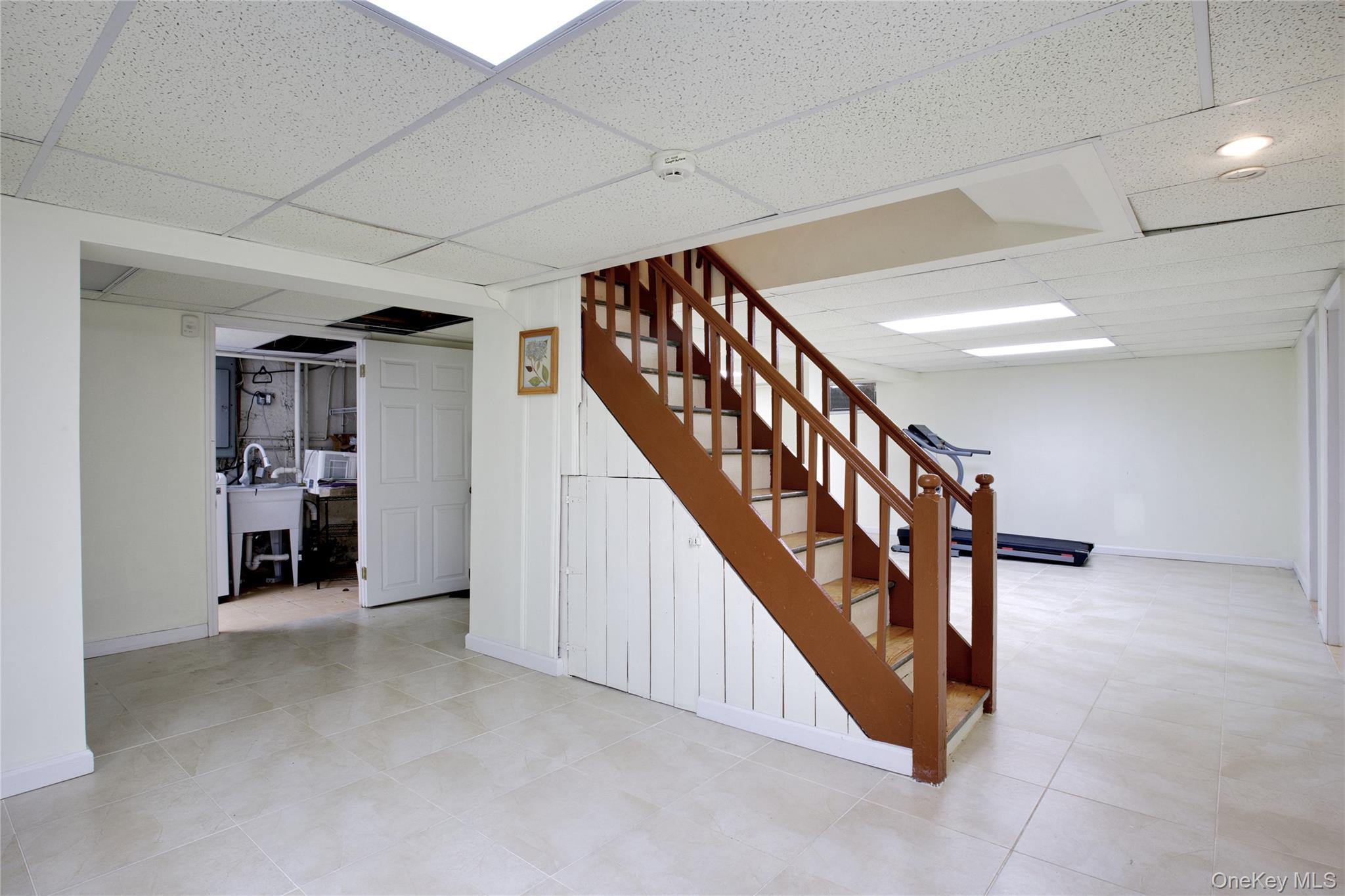 16 Arbor Road East Hills, NY 11577 - Photo 18 of 23