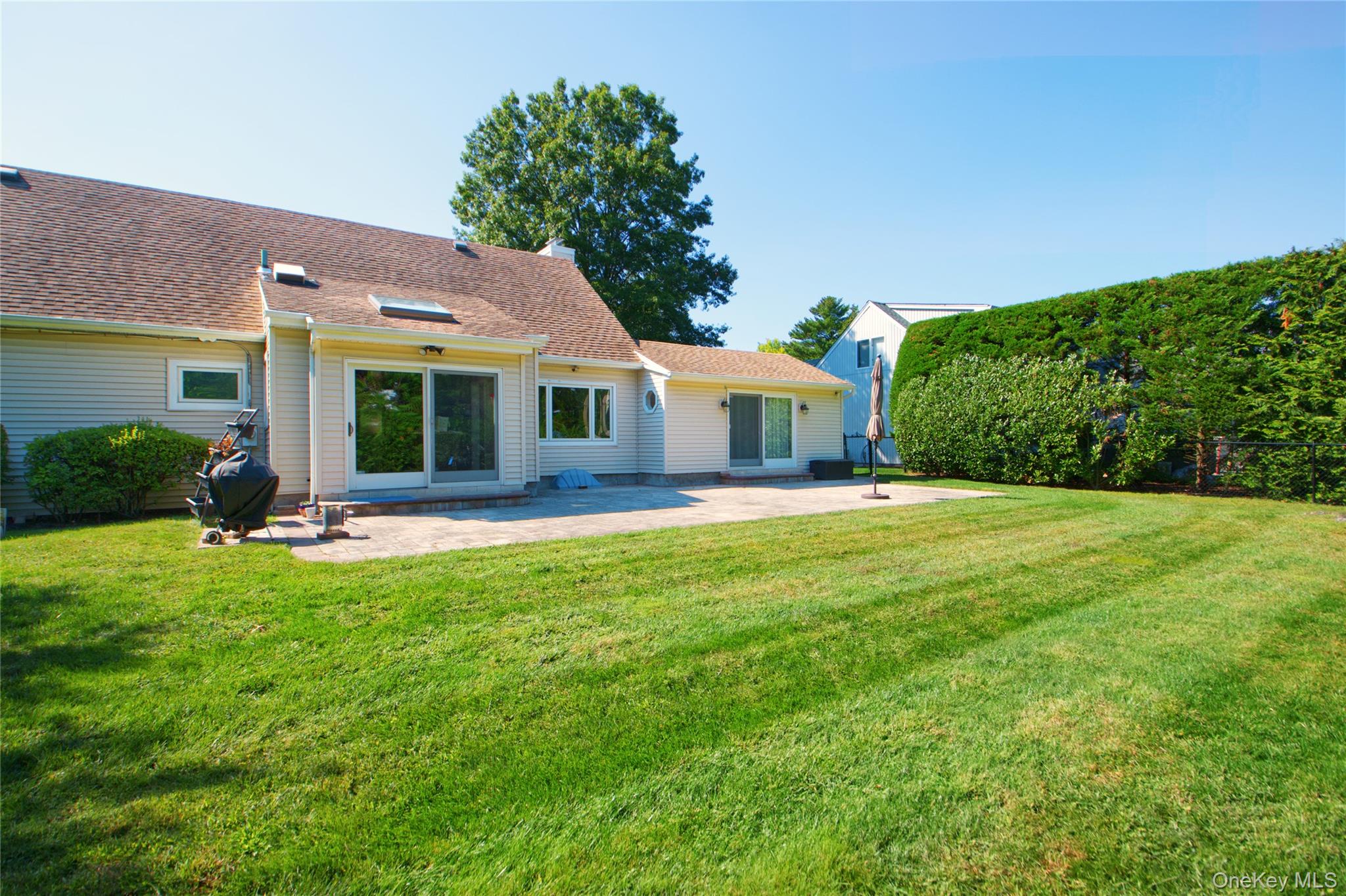 16 Arbor Road East Hills, NY 11577 - Photo 19 of 23