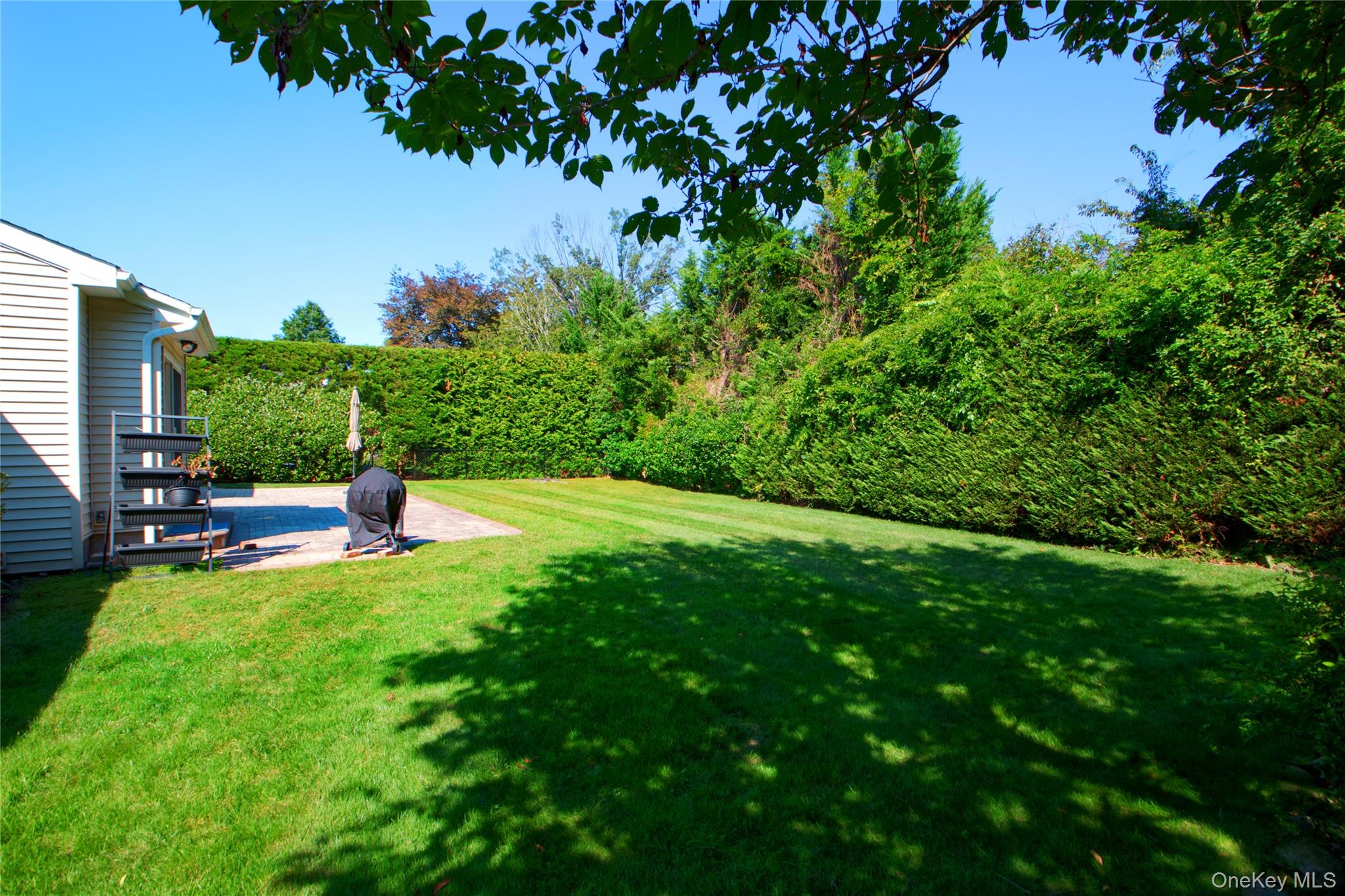 16 Arbor Road East Hills, NY 11577 - Photo 20 of 23